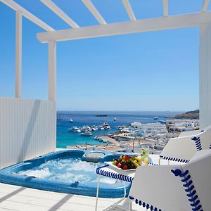 True Blue Double Room Outdoor Hot Tub